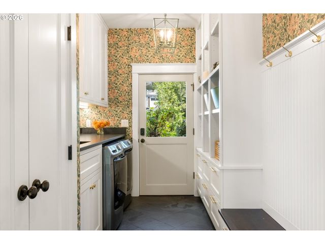 6228 Sw SWEETBRIAR Ct, Portland, OR 97221