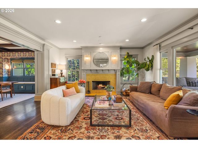 6228 Sw SWEETBRIAR Ct, Portland, OR 97221