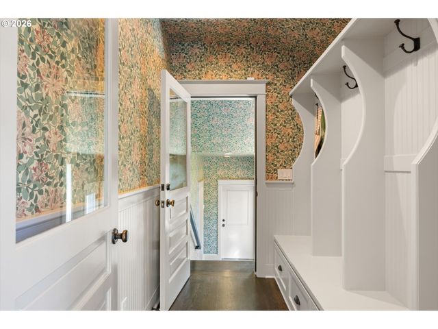 6228 Sw SWEETBRIAR Ct, Portland, OR 97221