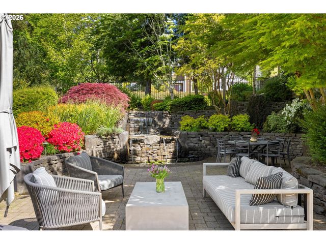 6228 Sw SWEETBRIAR Ct, Portland, OR 97221