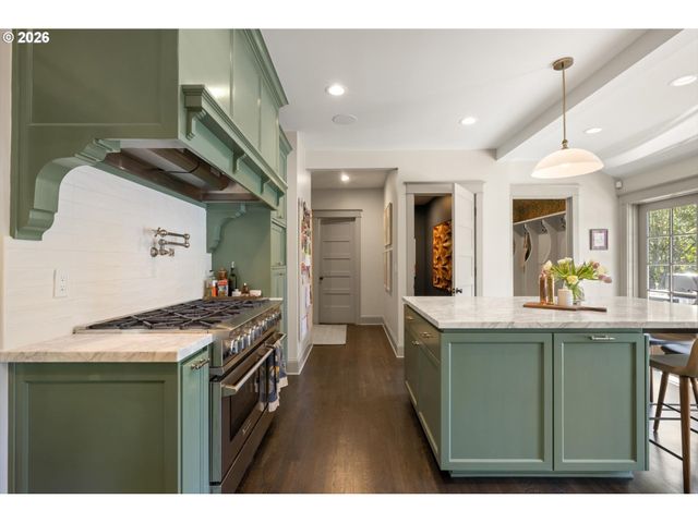 6228 Sw SWEETBRIAR Ct, Portland, OR 97221