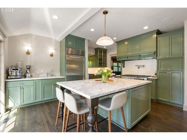 6228 Sw SWEETBRIAR Ct, Portland, OR 97221