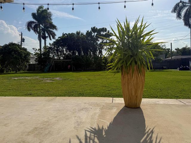 80 Cleveland Road, Lake Worth, FL 33467
