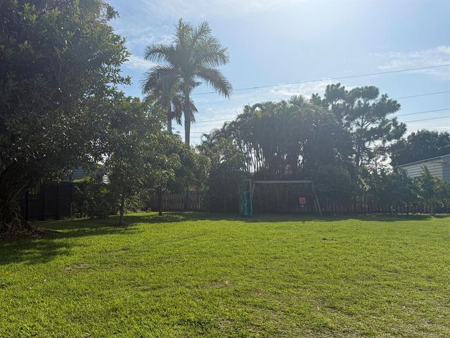 80 Cleveland Road, Lake Worth, FL 33467