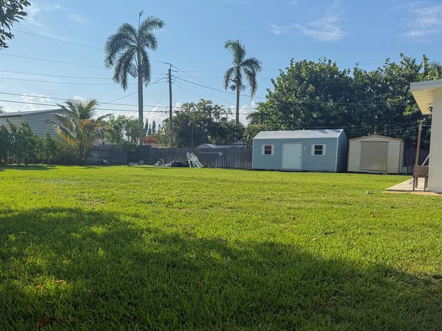 80 Cleveland Road, Lake Worth, FL 33467