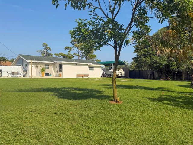 80 Cleveland Road, Lake Worth, FL 33467