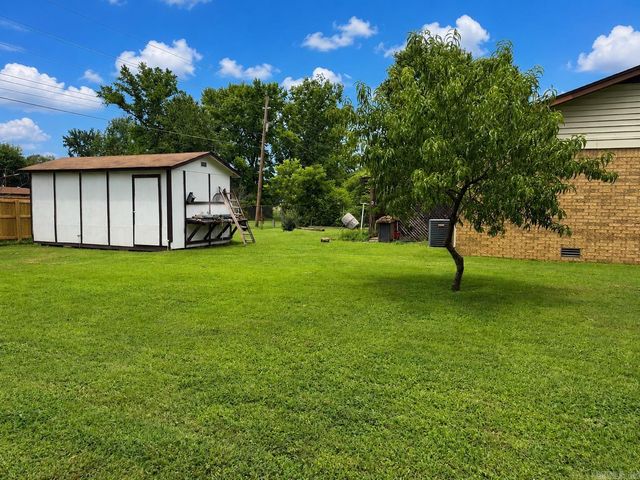 11 Glade Rd., Jacksonville, AR 72076