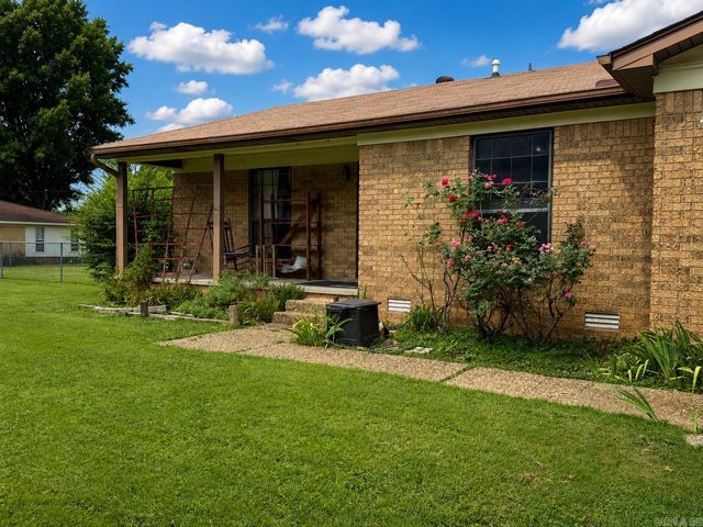 11 Glade Rd., Jacksonville, AR 72076