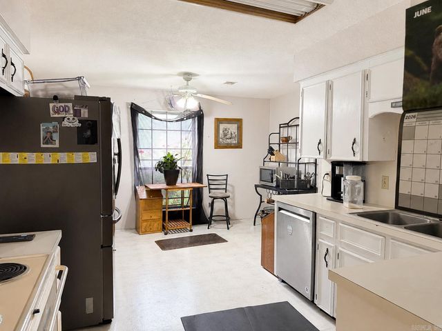 11 Glade Rd., Jacksonville, AR 72076