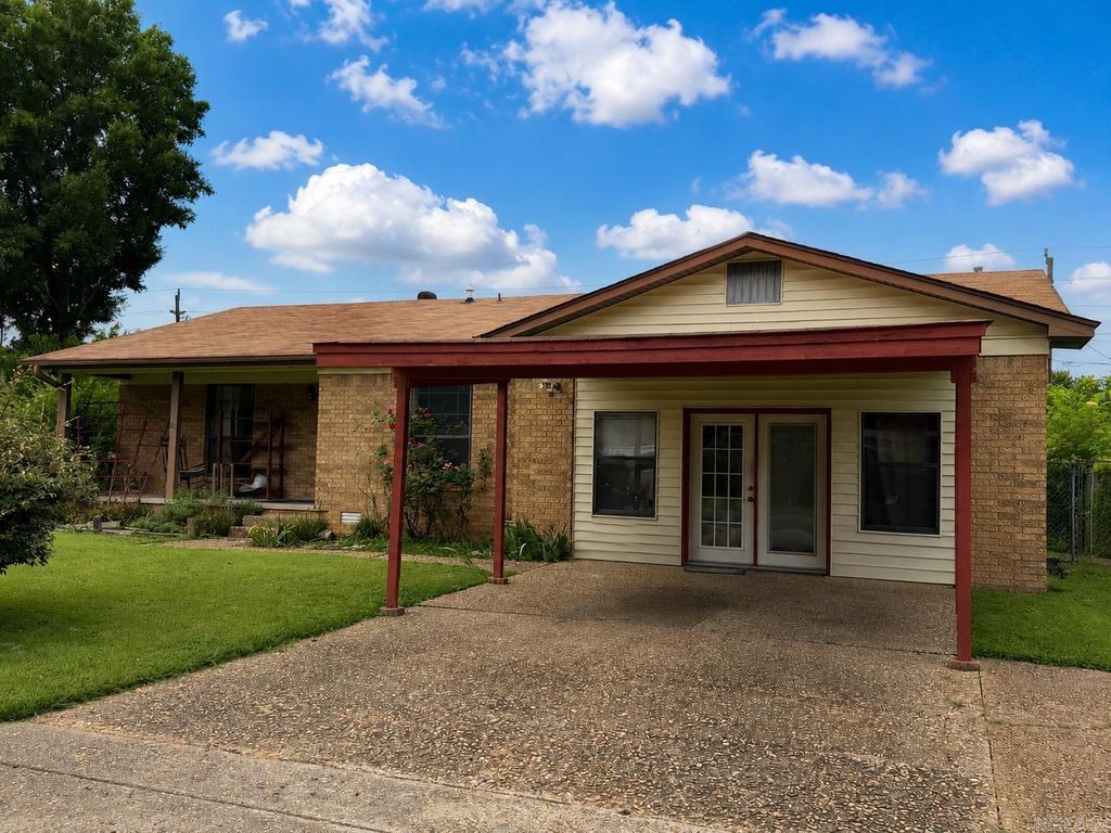11 Glade Rd., Jacksonville, AR 72076