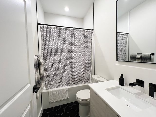 360 Meridian Street 7, Boston, MA 02128