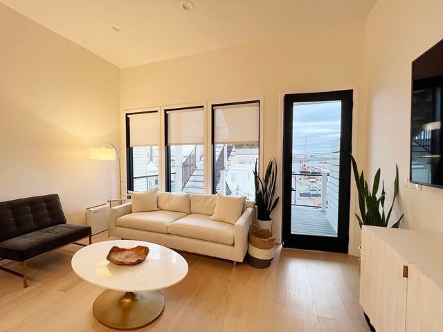 360 Meridian Street 7, Boston, MA 02128