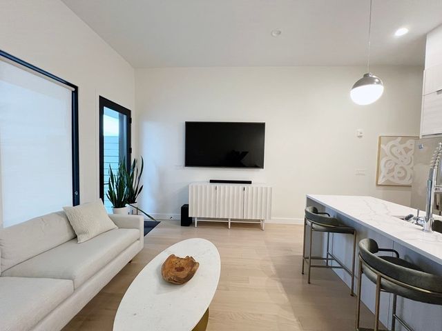 360 Meridian Street 7, Boston, MA 02128