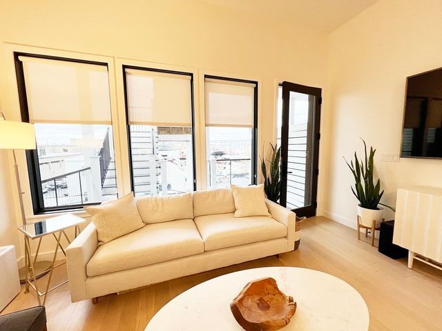 360 Meridian Street 7, Boston, MA 02128