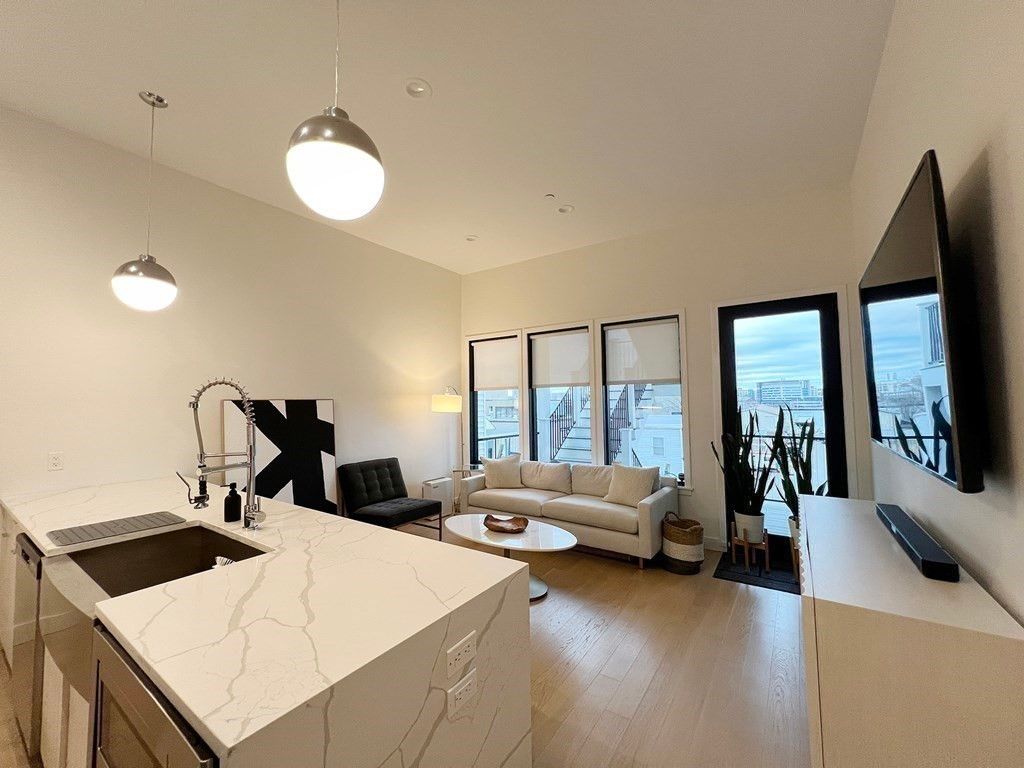 360 Meridian Street 7, Boston, MA 02128
