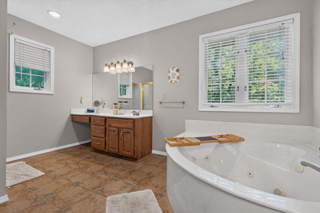 1790 N Deer Lane, Nixa, MO 65714