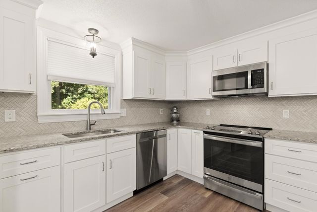 42 Summer St, Foxboro, MA 02035