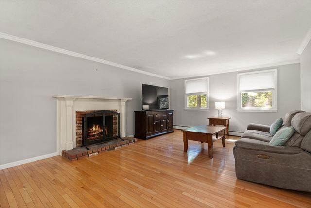 42 Summer St, Foxboro, MA 02035