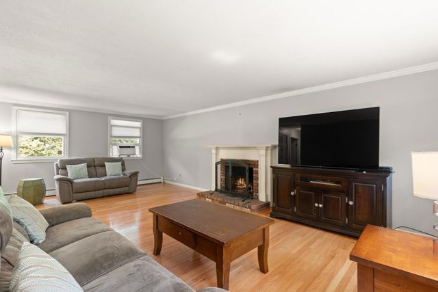 42 Summer St, Foxboro, MA 02035