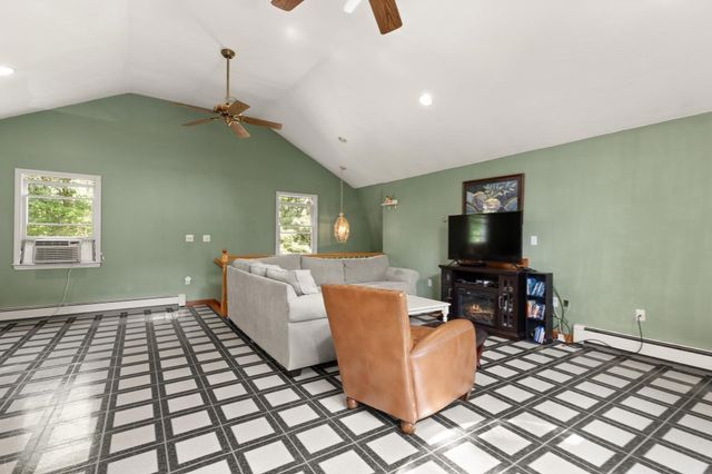 42 Summer St, Foxboro, MA 02035