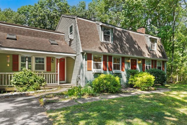 42 Summer St, Foxboro, MA 02035
