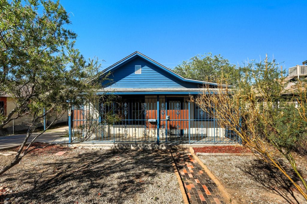 1311 EDITH Boulevard SE, Albuquerque, NM 87102