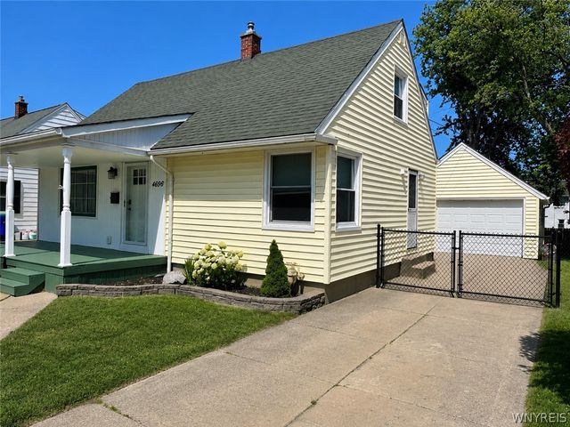 4696 Chapman Parkway, Hamburg, NY 14075