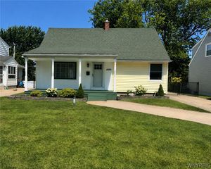 4696 Chapman Parkway, Hamburg, NY 14075