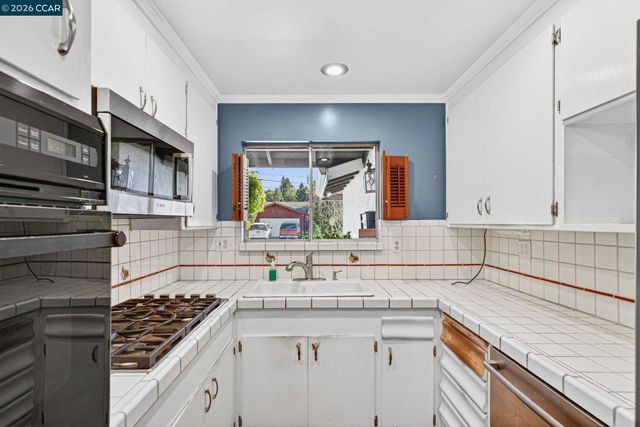 2555 Arroyo Ave, Pinole, CA 94564