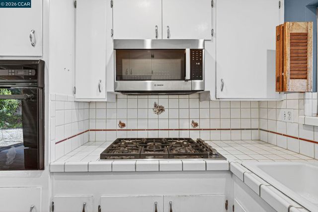 2555 Arroyo Ave, Pinole, CA 94564