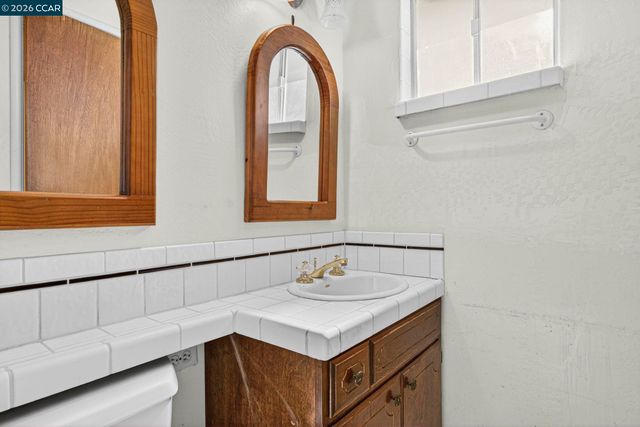 2555 Arroyo Ave, Pinole, CA 94564