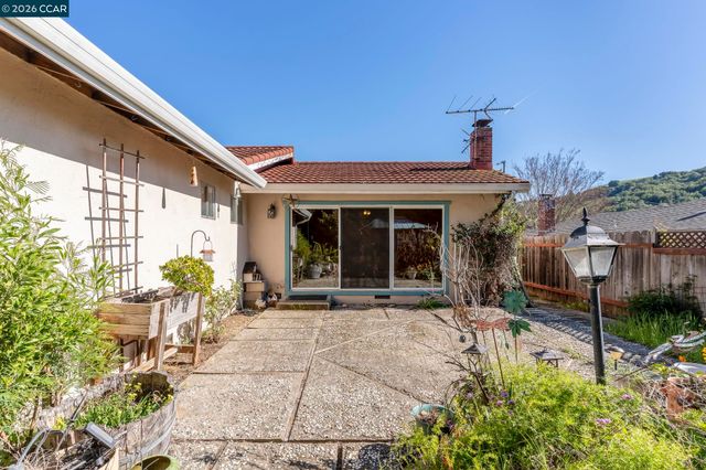 2555 Arroyo Ave, Pinole, CA 94564