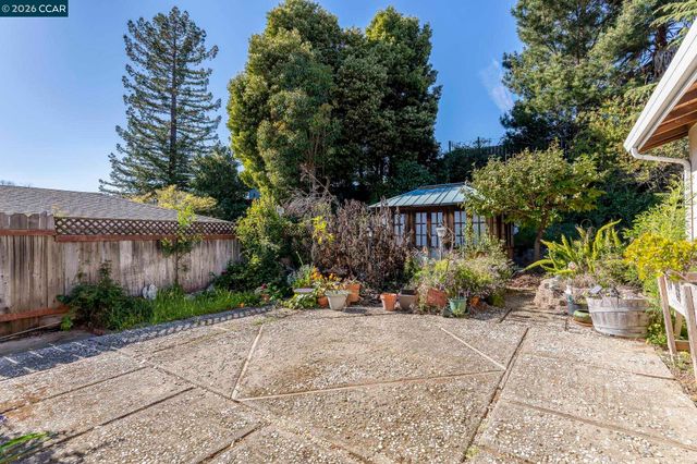 2555 Arroyo Ave, Pinole, CA 94564