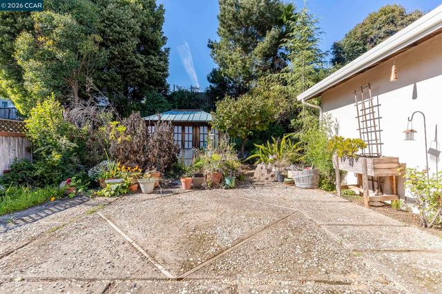 2555 Arroyo Ave, Pinole, CA 94564