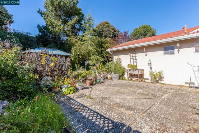 2555 Arroyo Ave, Pinole, CA 94564