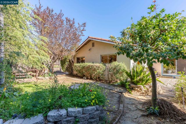 2555 Arroyo Ave, Pinole, CA 94564