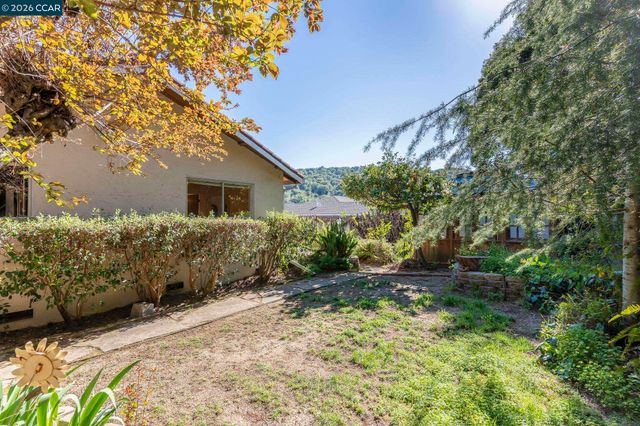 2555 Arroyo Ave, Pinole, CA 94564