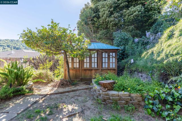 2555 Arroyo Ave, Pinole, CA 94564