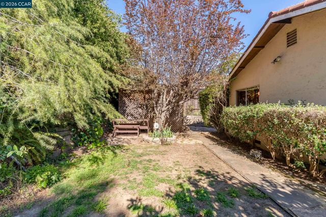 2555 Arroyo Ave, Pinole, CA 94564