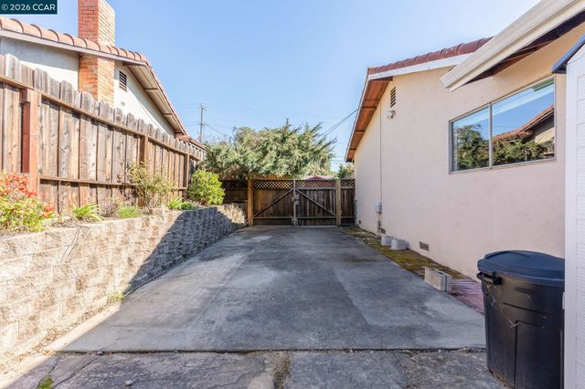 2555 Arroyo Ave, Pinole, CA 94564