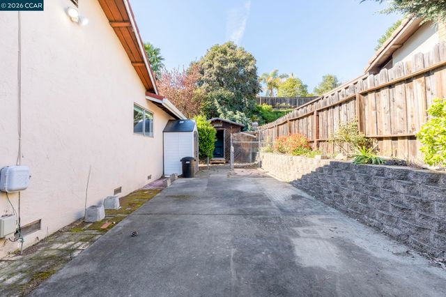 2555 Arroyo Ave, Pinole, CA 94564