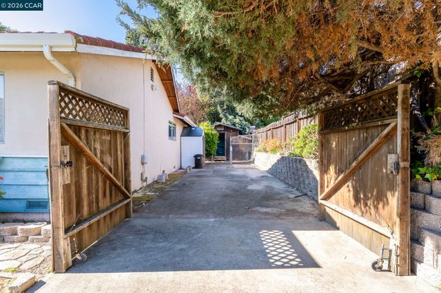 2555 Arroyo Ave, Pinole, CA 94564