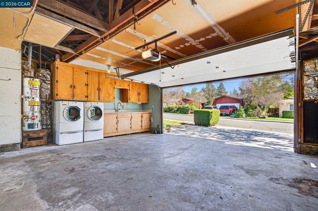 2555 Arroyo Ave, Pinole, CA 94564