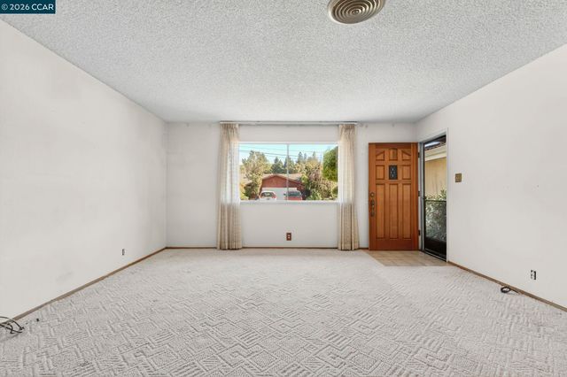 2555 Arroyo Ave, Pinole, CA 94564