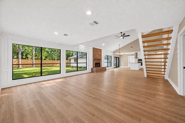 150 Park Way, Conroe, TX 77356