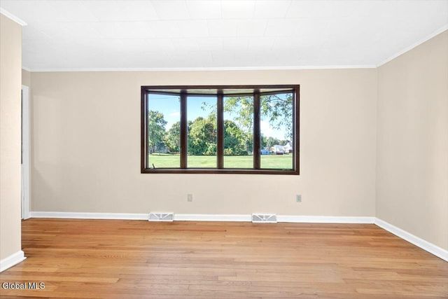 13 Veterans Street, Poestenkill, NY 12140