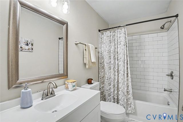 9213 Groundhog Dr, Richmond, VA 23235