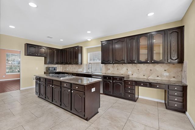 1812 Meadow Ridge Drive, Flower Mound, TX 75028