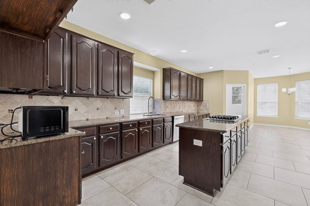 1812 Meadow Ridge Drive, Flower Mound, TX 75028