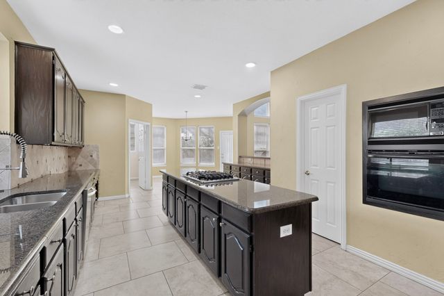 1812 Meadow Ridge Drive, Flower Mound, TX 75028
